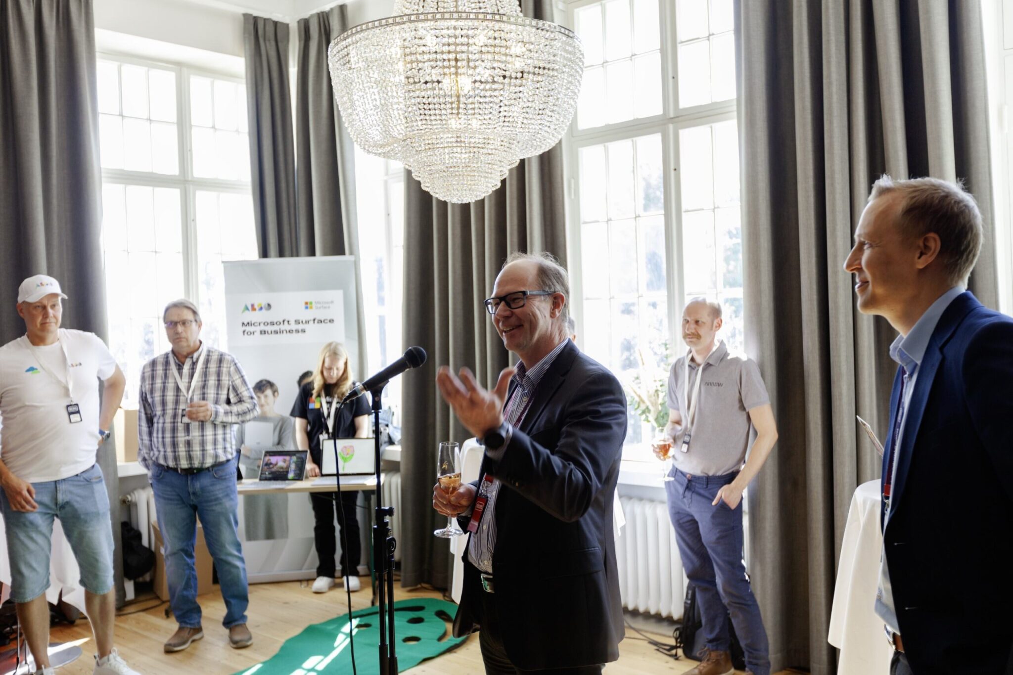 Rentoja kohtaamisia kesäjuhlissa