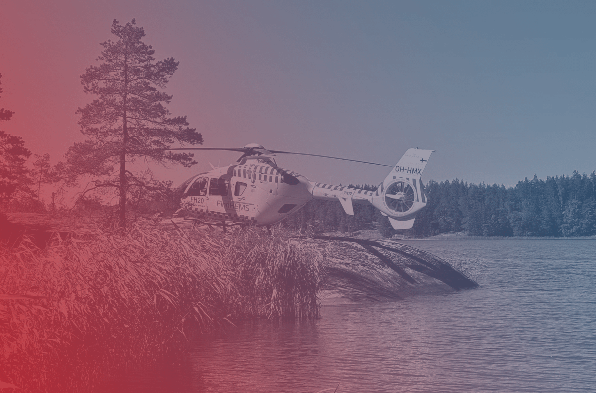 Decens on lääkärihelikopteritoimijan IT-kumppani. Kuvassa lääkärihelikopteri niemen nokassa.
