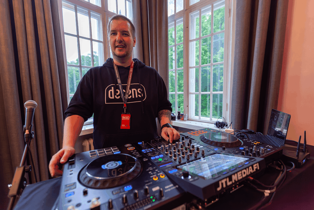 Decensin järjstelmäasiantuntija Juha Litmanen on myös dj