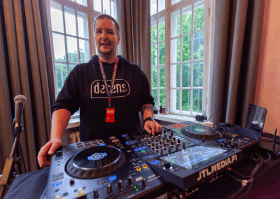Decensin järjstelmäasiantuntija Juha Litmanen on myös dj